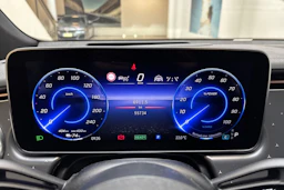 musta Mercedes-Benz EQS SUV 2023 kuva 27.