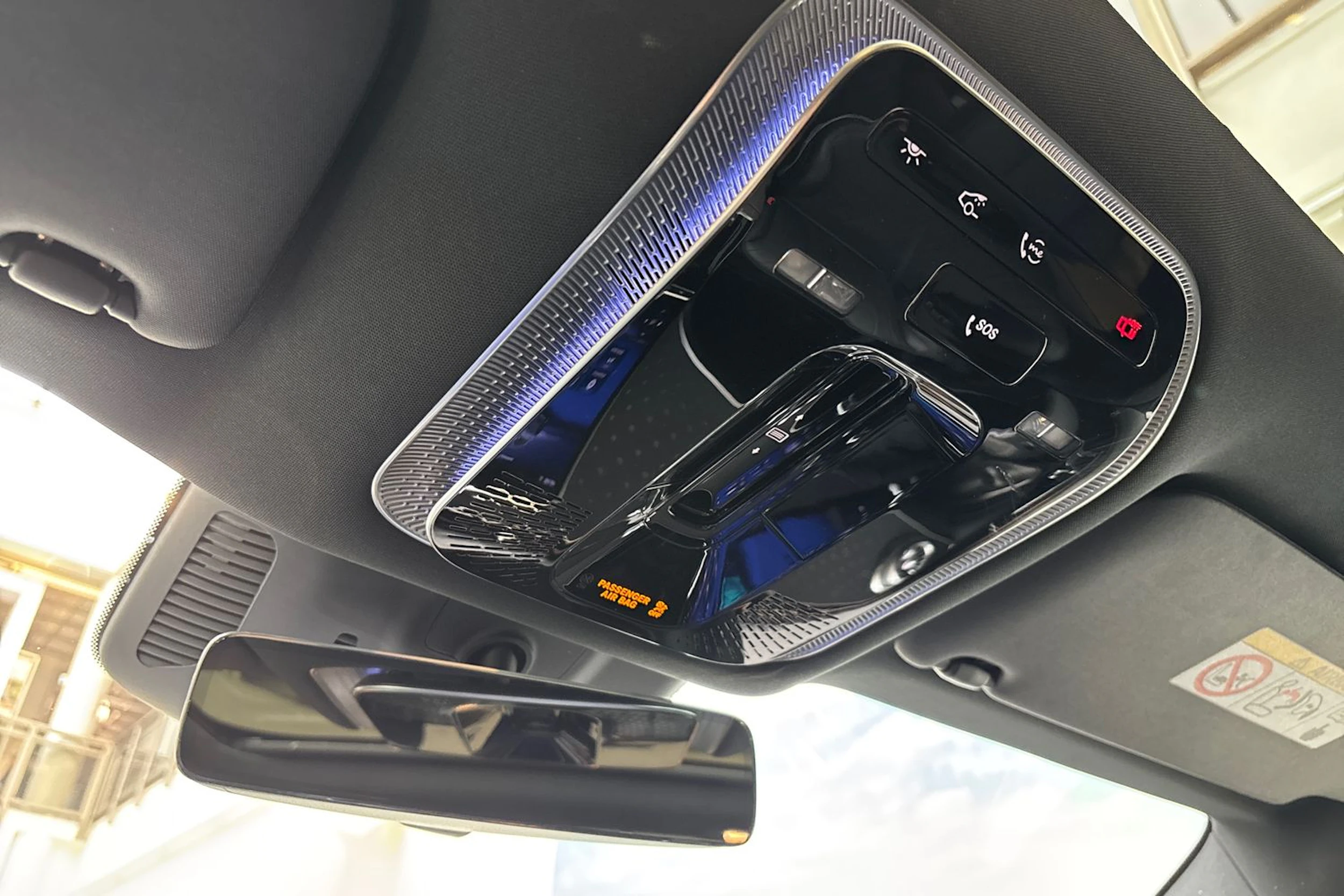 musta Mercedes-Benz EQS SUV 2023 kuva 36.