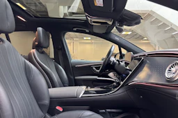musta Mercedes-Benz EQS SUV 2023 kuva 37.