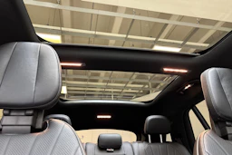 musta Mercedes-Benz EQS SUV 2023 kuva 39.
