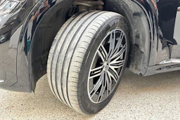 musta Mercedes-Benz EQS SUV 2023 kuva 10.