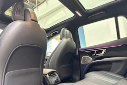 musta Mercedes-Benz EQS SUV 2023 kuva 16.