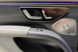 musta Mercedes-Benz EQS SUV 2023 kuva 17.