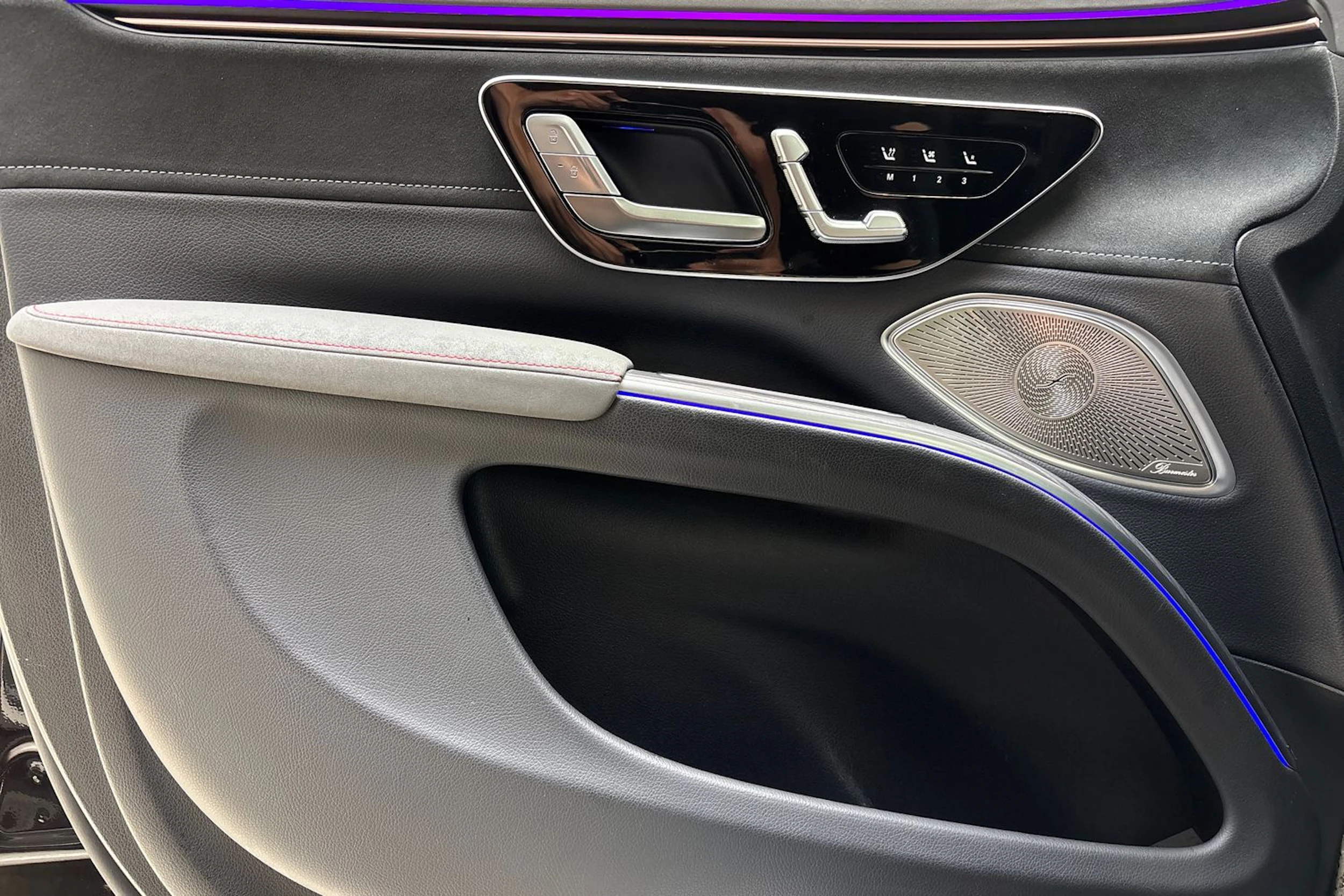 musta Mercedes-Benz EQS SUV 2023 kuva 20.