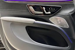 musta Mercedes-Benz EQS SUV 2023 kuva 20.
