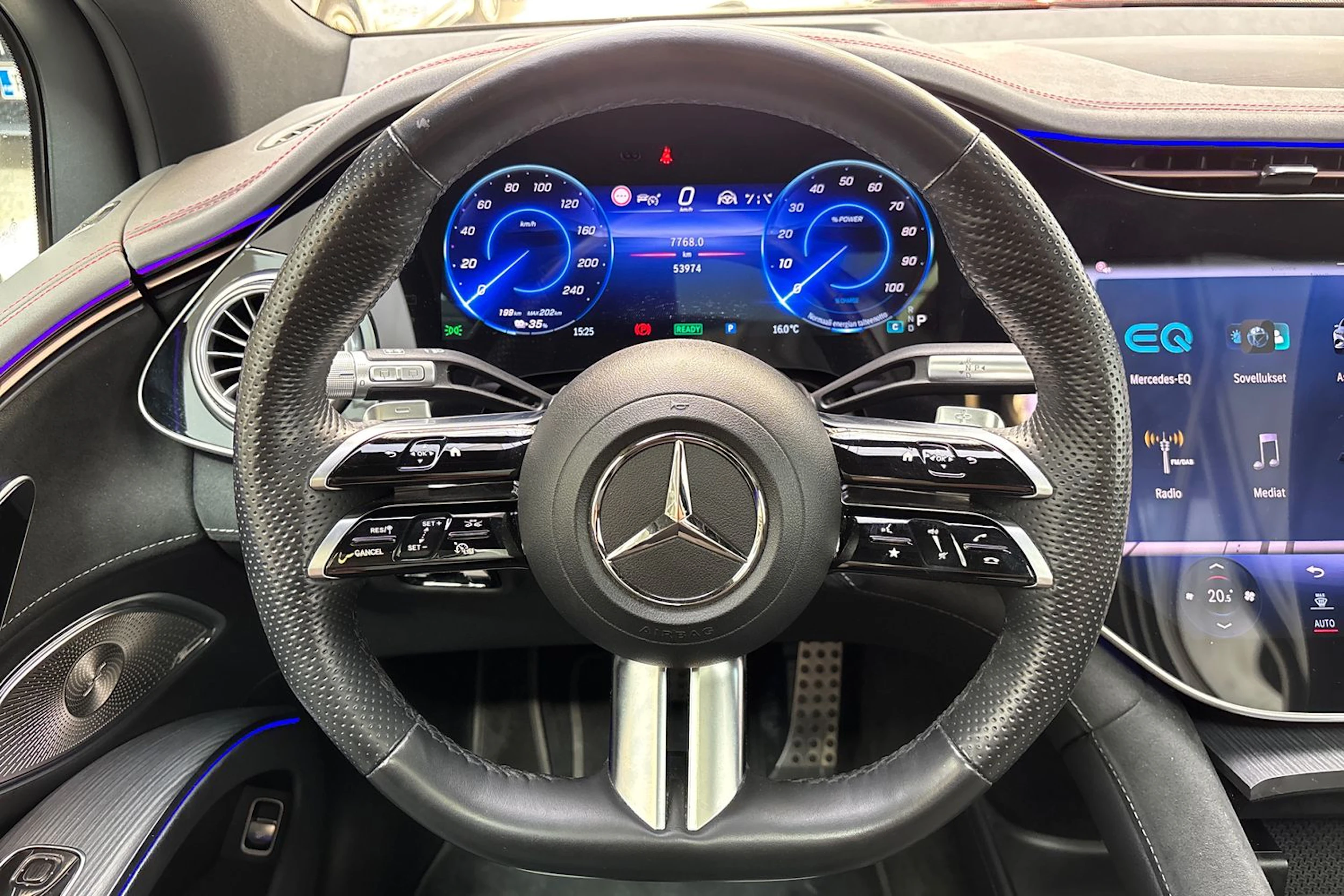 musta Mercedes-Benz EQS SUV 2023 kuva 22.