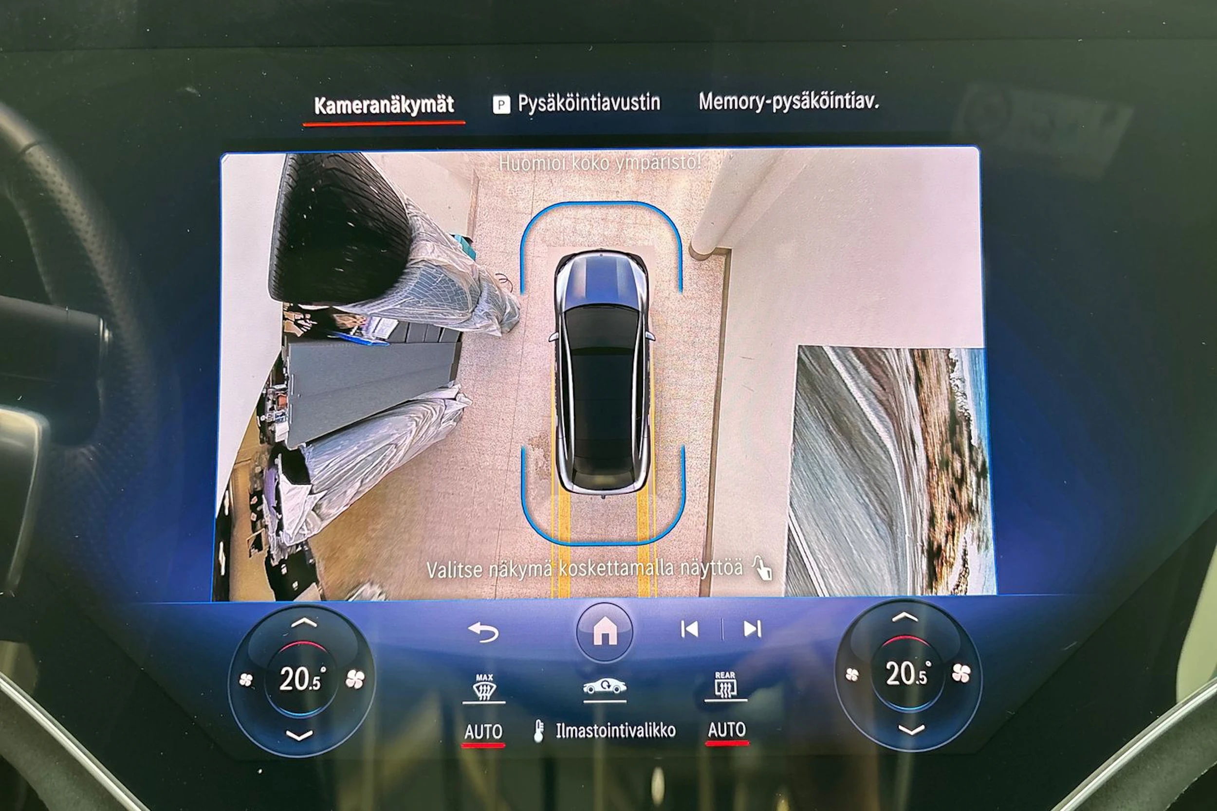 musta Mercedes-Benz EQS SUV 2023 kuva 30.