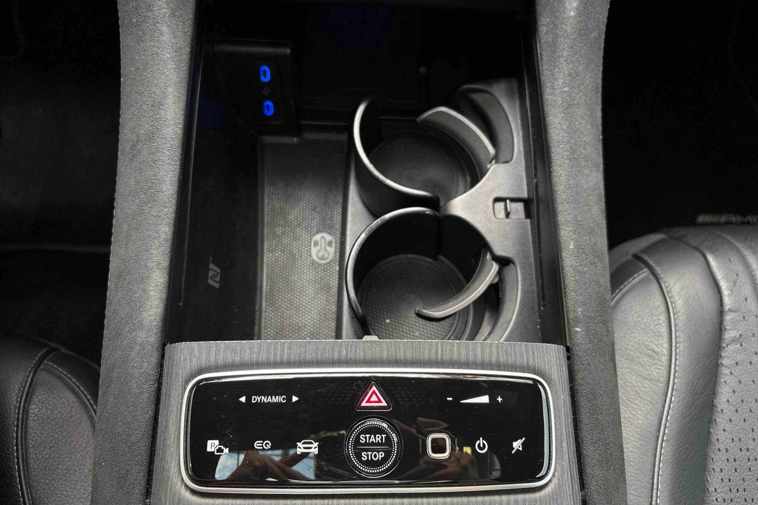 musta Mercedes-Benz EQS SUV 2023 kuva 32.
