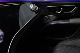 musta Mercedes-Benz EQS SUV 2023 kuva 33.