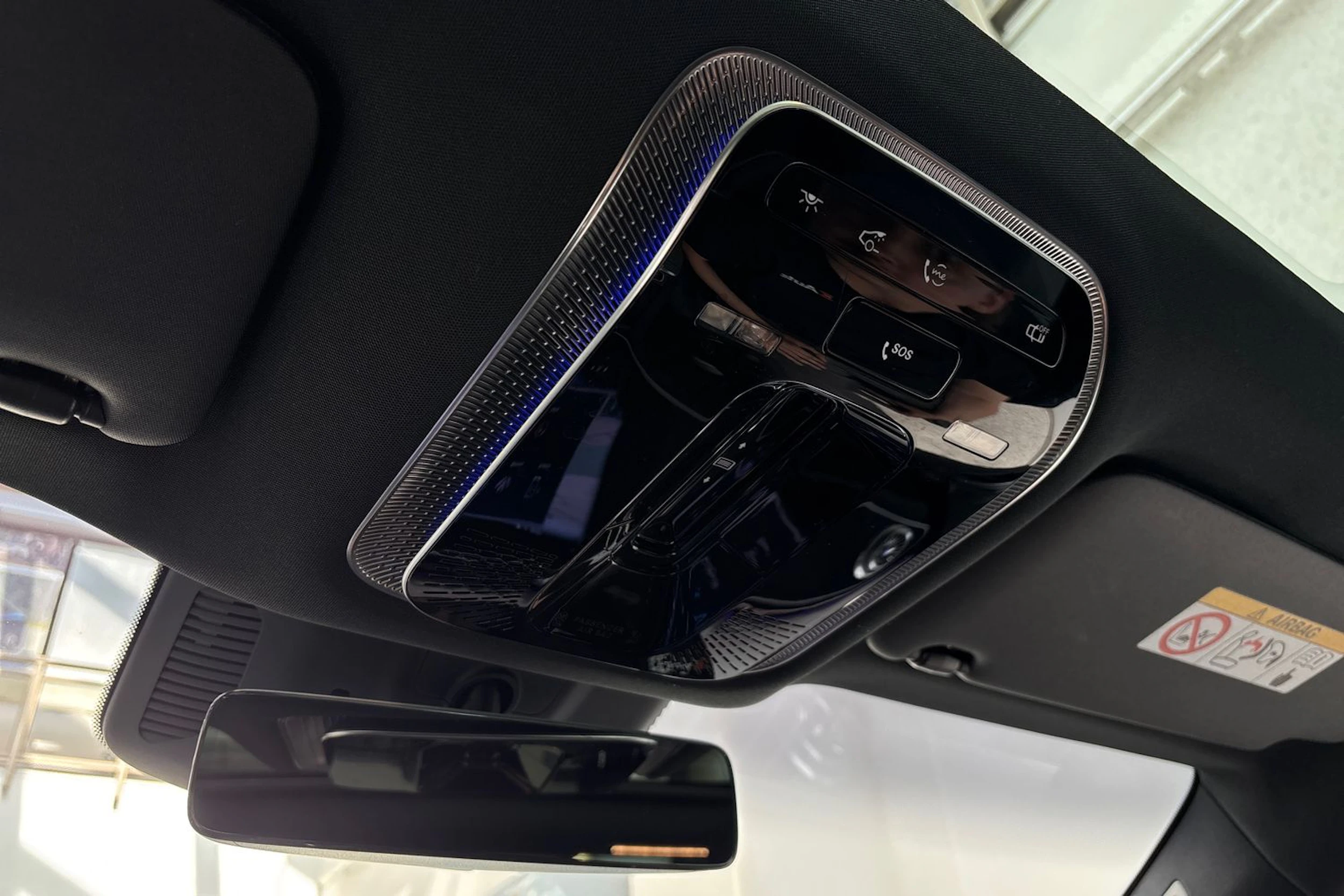 musta Mercedes-Benz EQS SUV 2023 kuva 34.