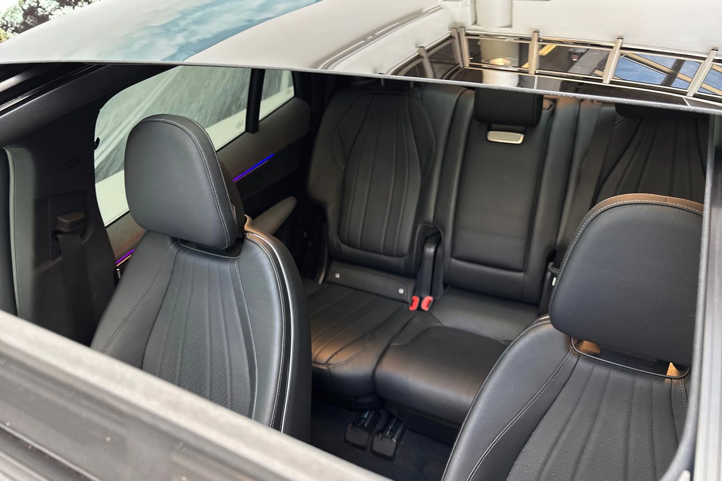 musta Mercedes-Benz EQS SUV 2023 kuva 36.