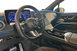 Valkoinen Mercedes-Benz EQS SUV 2023 kuva 6.