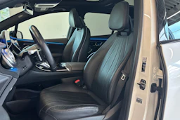 Valkoinen Mercedes-Benz EQS SUV 2023 kuva 11.