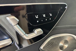 Valkoinen Mercedes-Benz EQS SUV 2023 kuva 12.