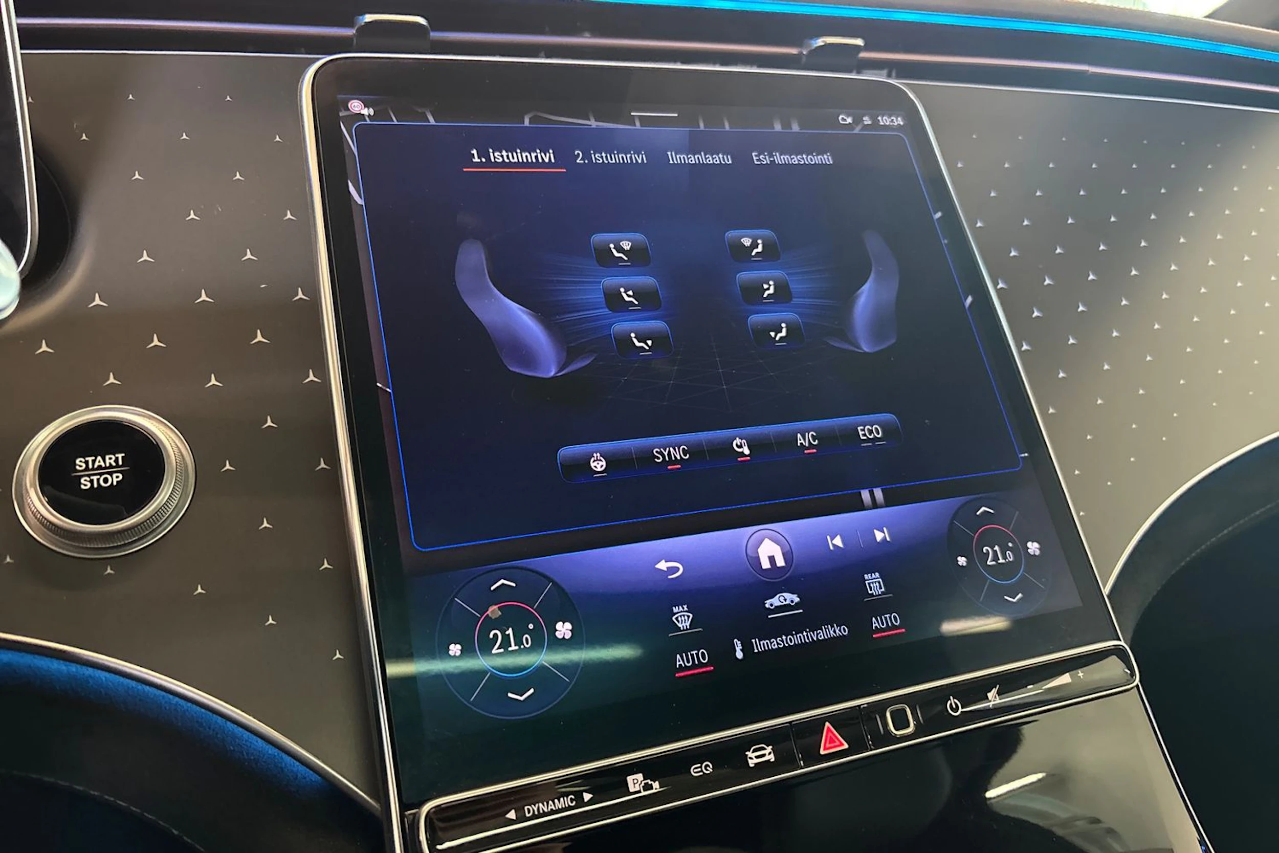 Valkoinen Mercedes-Benz EQS SUV 2023 kuva 18.