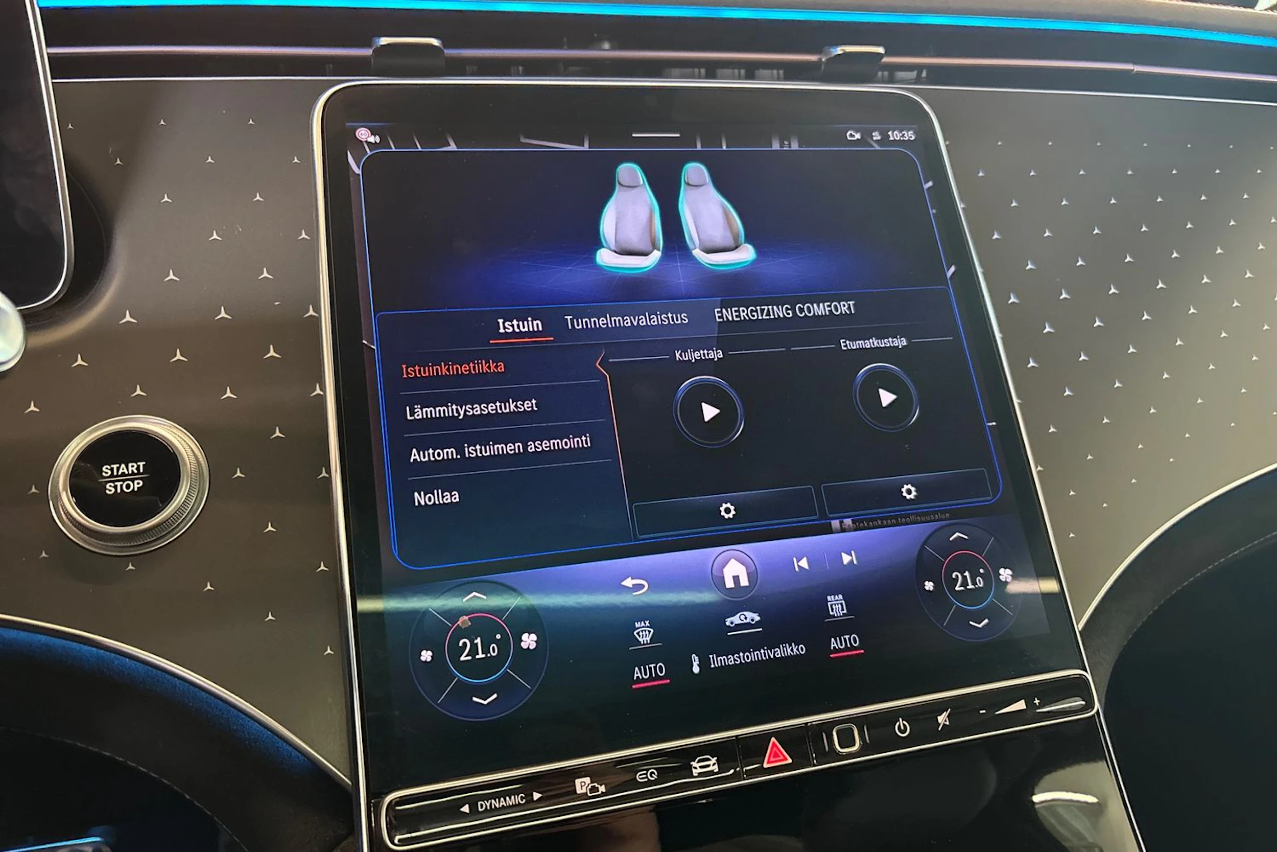 Valkoinen Mercedes-Benz EQS SUV 2023 kuva 19.