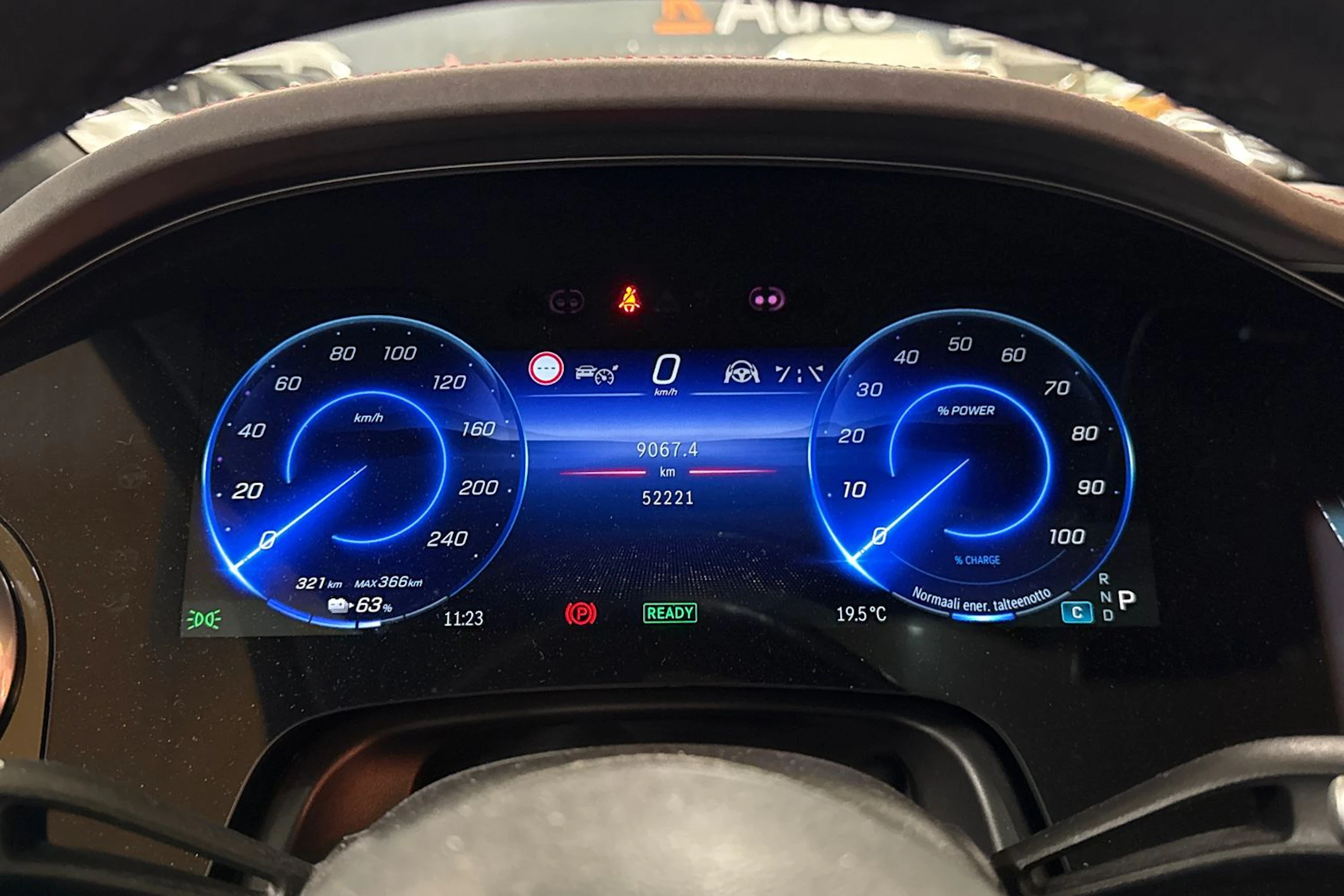 valkoinen Mercedes-Benz EQS SUV 2023 kuva 5.