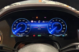 valkoinen Mercedes-Benz EQS SUV 2023 kuva 5.