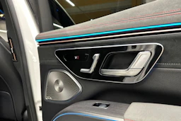 valkoinen Mercedes-Benz EQS SUV 2023 kuva 12.