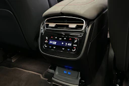 valkoinen Mercedes-Benz EQS SUV 2023 kuva 13.