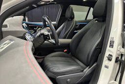 valkoinen Mercedes-Benz EQS SUV 2023 kuva 14.