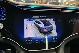 valkoinen Mercedes-Benz EQS SUV 2023 kuva 18.