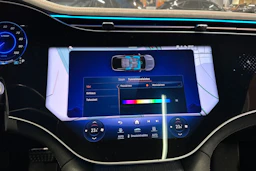 valkoinen Mercedes-Benz EQS SUV 2023 kuva 21.