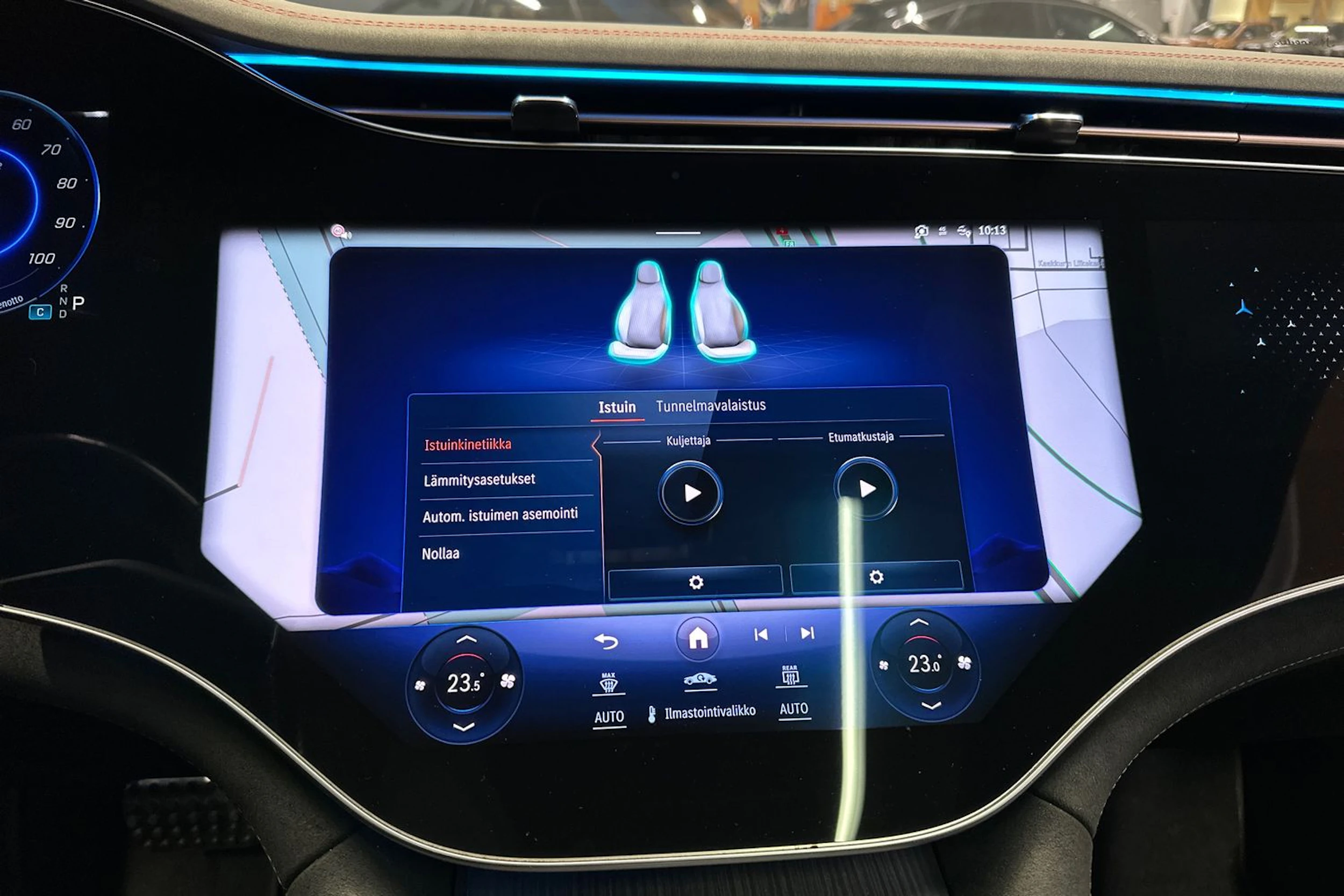 valkoinen Mercedes-Benz EQS SUV 2023 kuva 22.