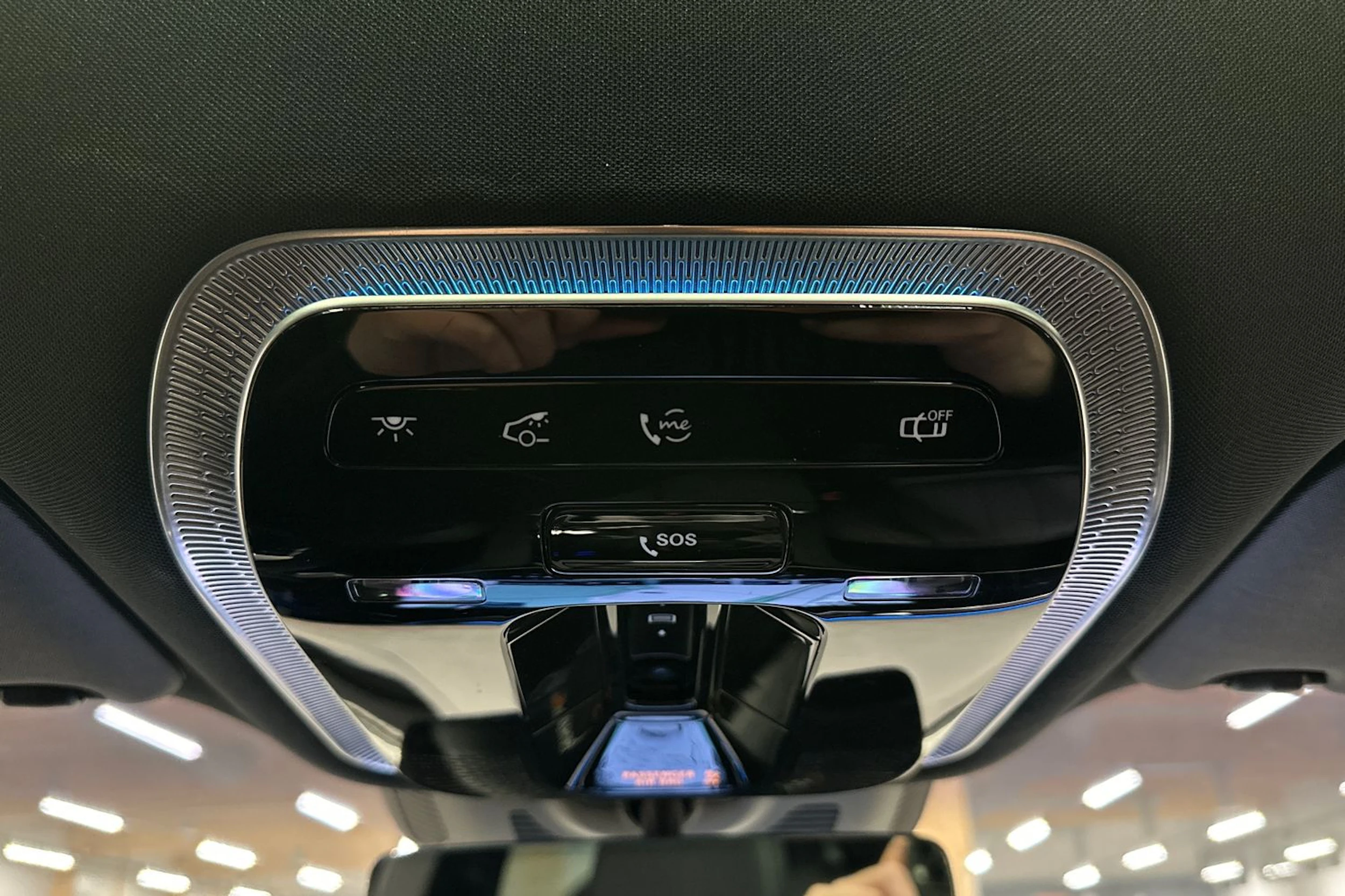 valkoinen Mercedes-Benz EQS SUV 2023 kuva 25.