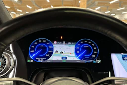 valkoinen Mercedes-Benz EQS SUV 2023 kuva 27.
