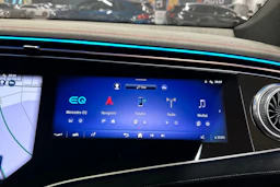 valkoinen Mercedes-Benz EQS SUV 2023 kuva 29.