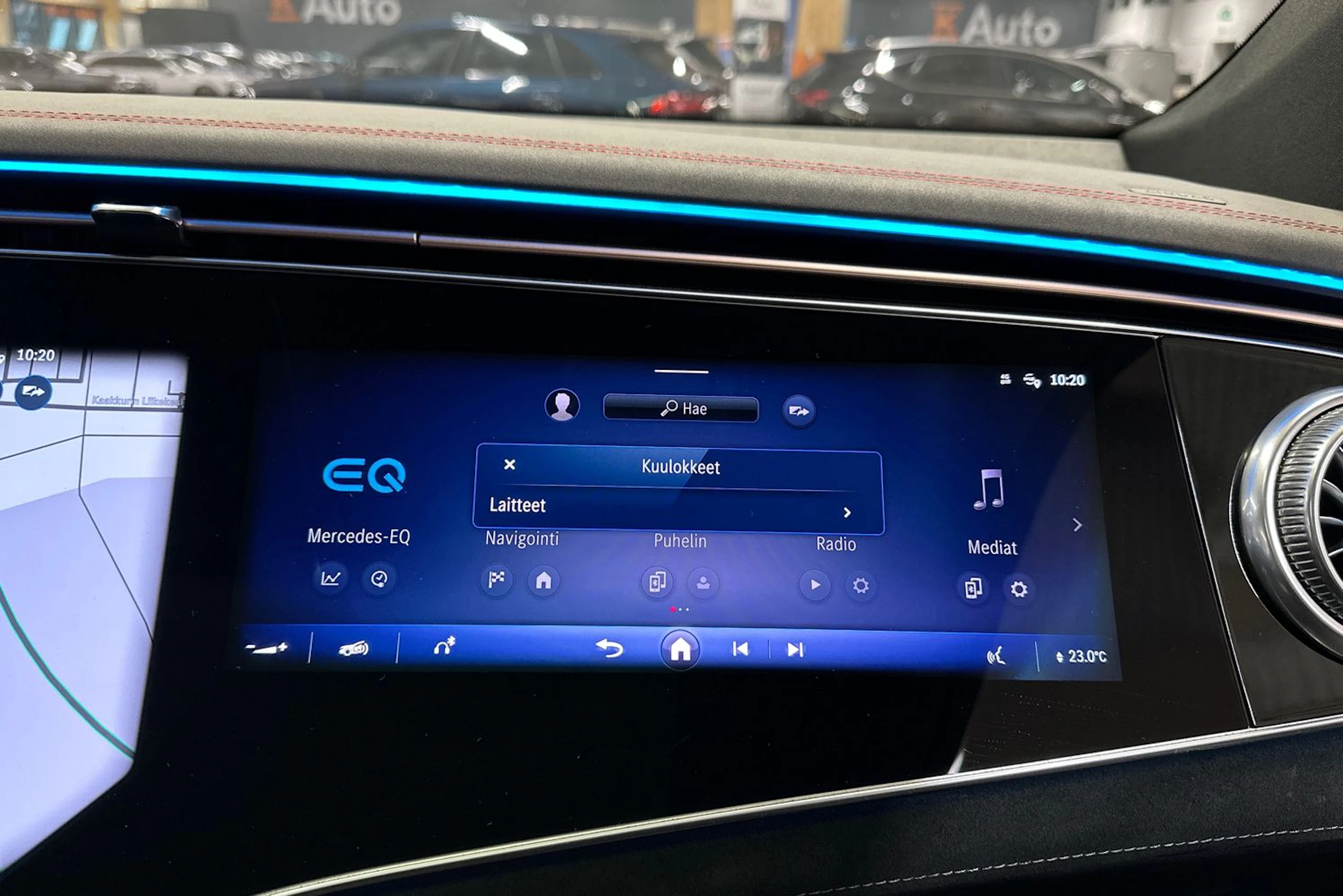 valkoinen Mercedes-Benz EQS SUV 2023 kuva 30.