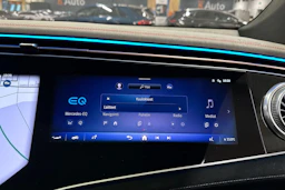 valkoinen Mercedes-Benz EQS SUV 2023 kuva 30.