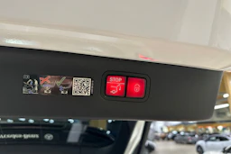valkoinen Mercedes-Benz EQS SUV 2023 kuva 35.