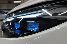 valkoinen Mercedes-Benz EQS SUV 2023 kuva 36.