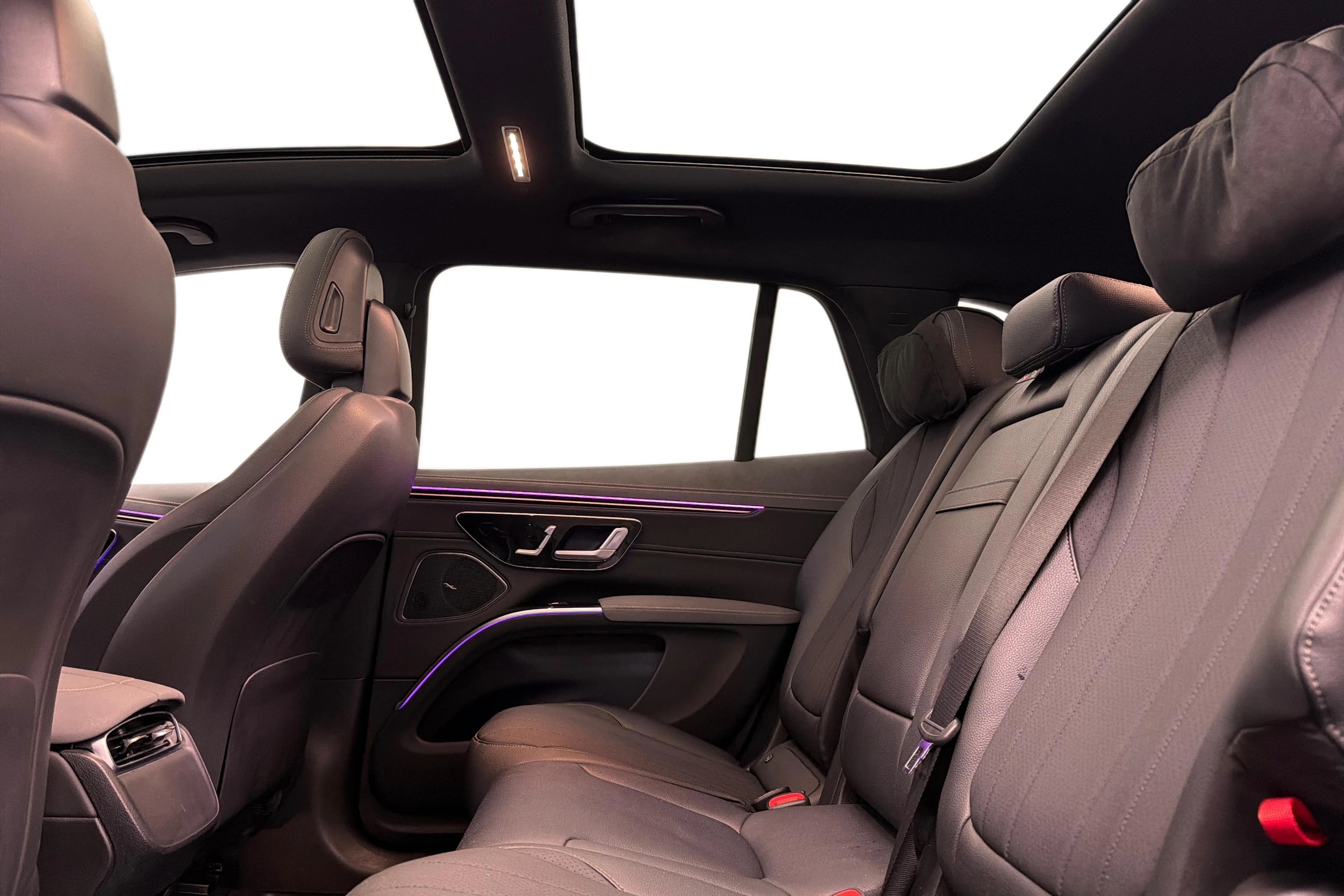 Musta Mercedes-Benz EQS SUV 2024 kuva 8.