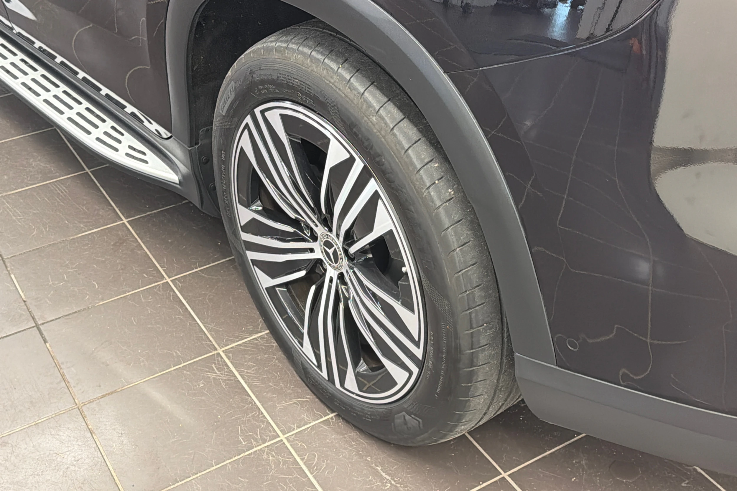 Musta Mercedes-Benz EQS SUV 2024 kuva 10.