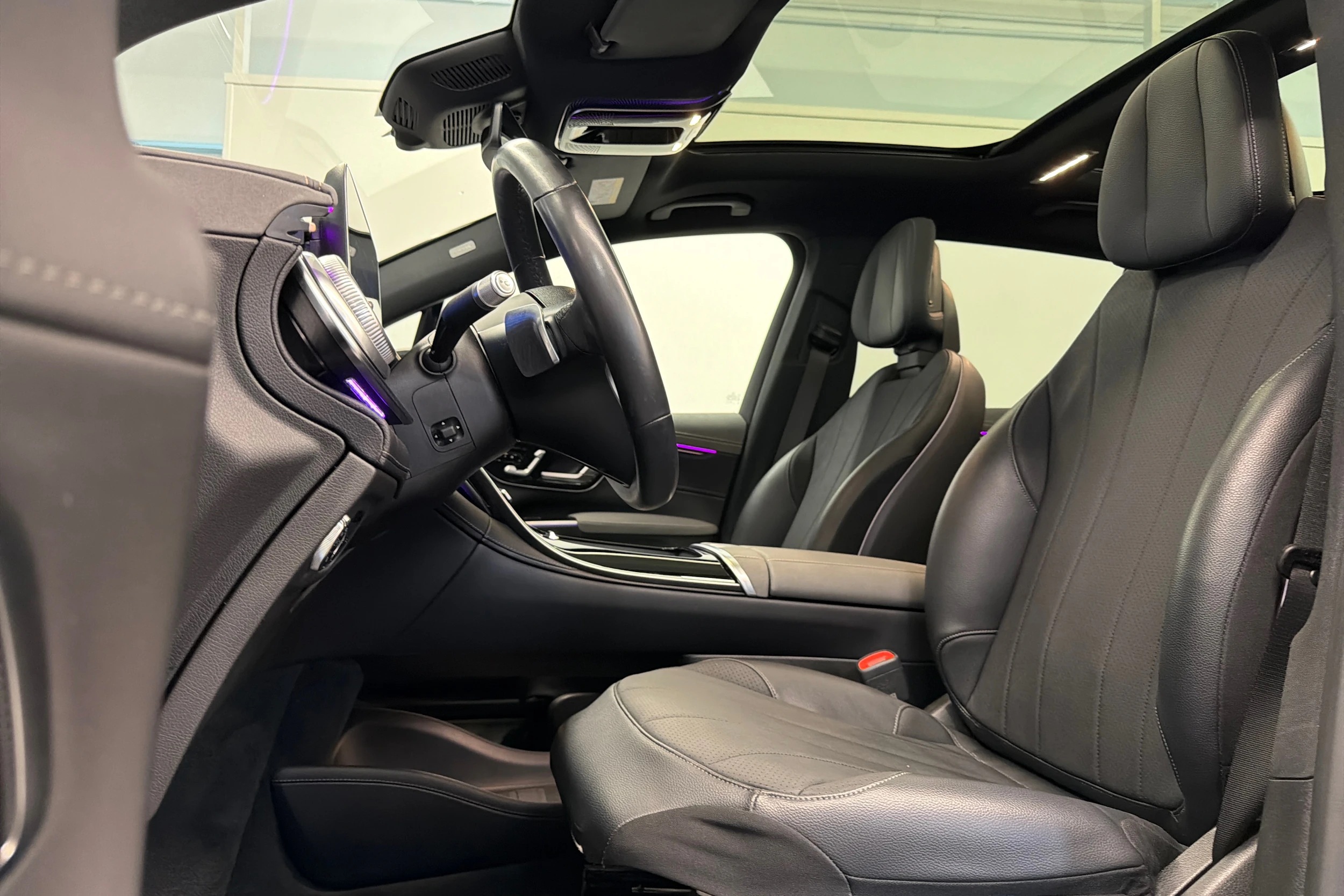 Musta Mercedes-Benz EQS SUV 2024 kuva 15.