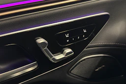 Musta Mercedes-Benz EQS SUV 2024 kuva 23.