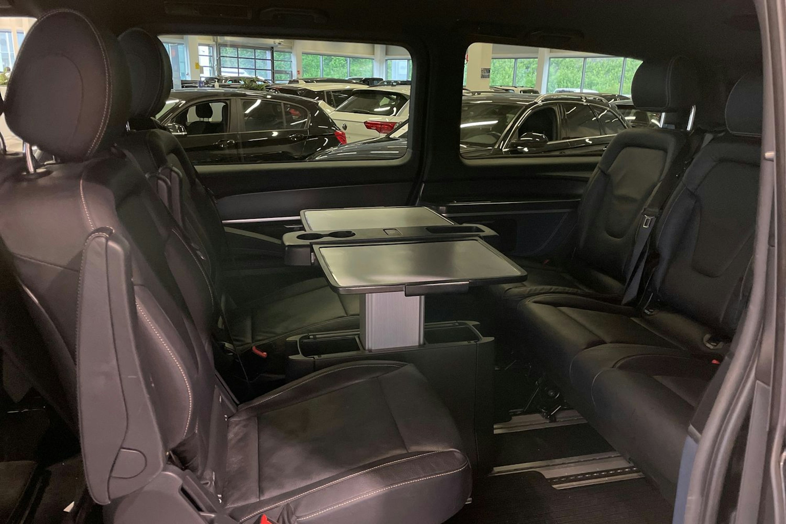 Harmaa Mercedes-Benz EQV 2020 kuva 25.