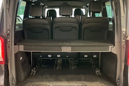 Harmaa Mercedes-Benz EQV 2020 kuva 29.
