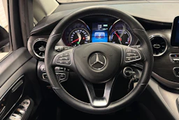 harmaa Mercedes-Benz EQV 2020 kuva 15.