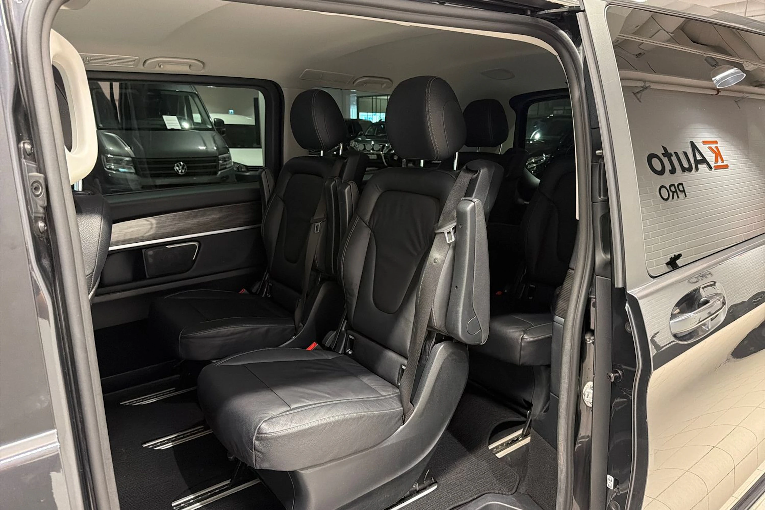 harmaa Mercedes-Benz EQV 2020 kuva 28.