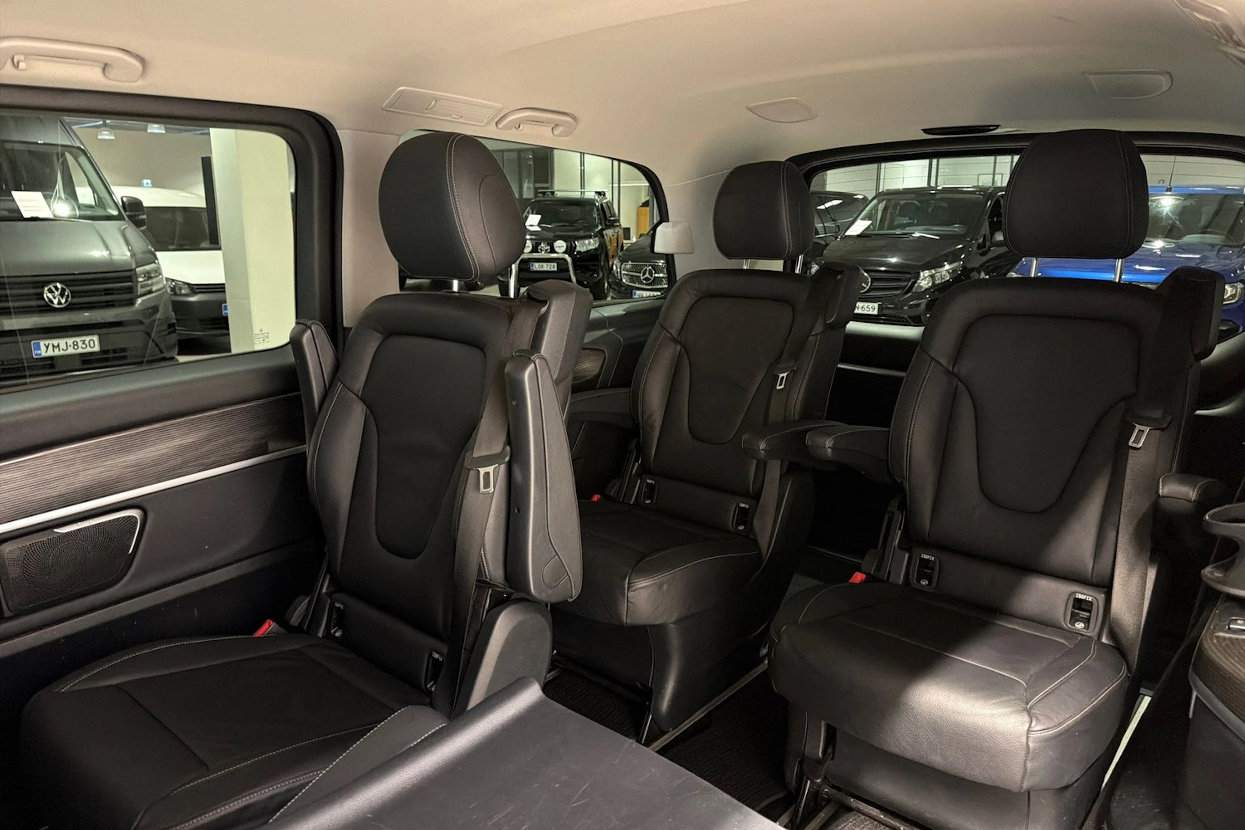 harmaa Mercedes-Benz EQV 2020 kuva 30.