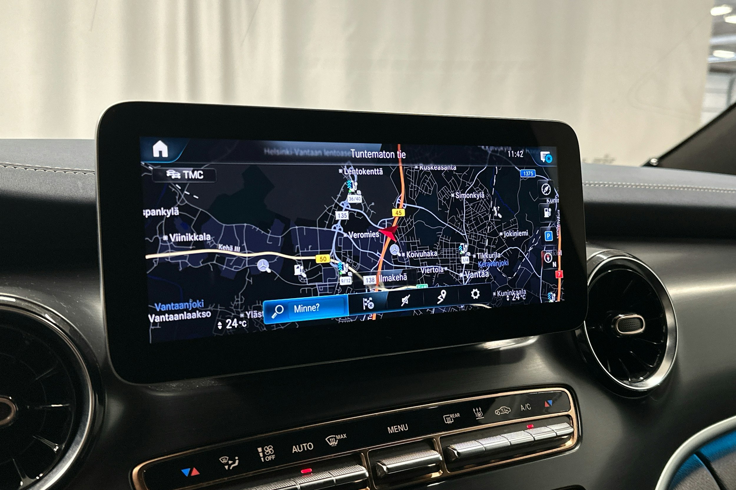 valkoinen Mercedes-Benz EQV 2020 kuva 11.