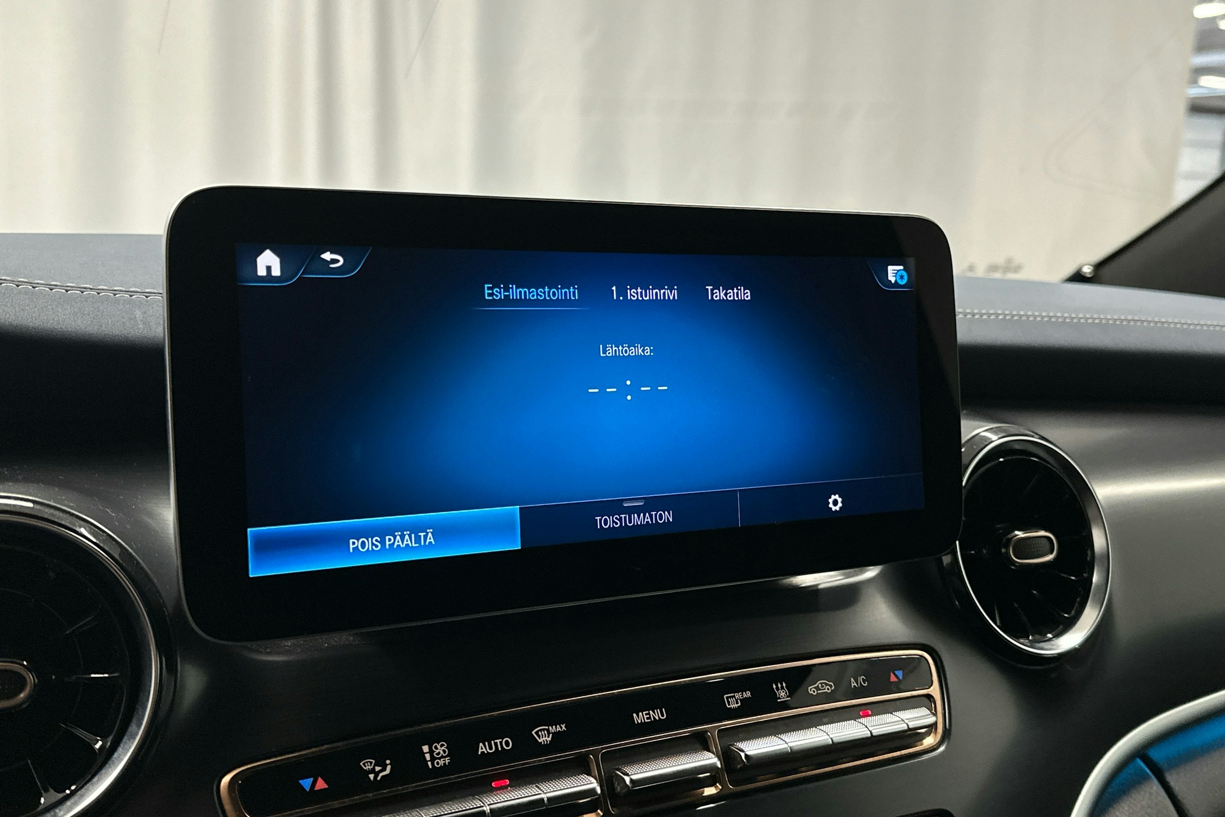 valkoinen Mercedes-Benz EQV 2020 kuva 15.