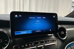 valkoinen Mercedes-Benz EQV 2020 kuva 15.