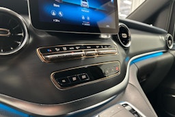 valkoinen Mercedes-Benz EQV 2020 kuva 16.