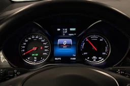 valkoinen Mercedes-Benz EQV 2022 kuva 13.