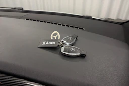 valkoinen Mercedes-Benz EQV 2022 kuva 25.